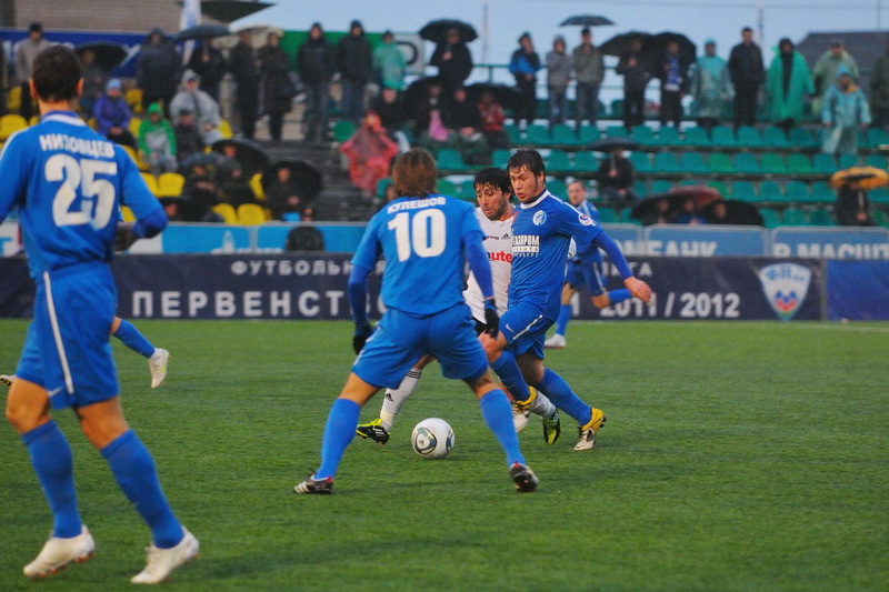 Футболисты «КАМАЗа» сыграют за «Газовик»
